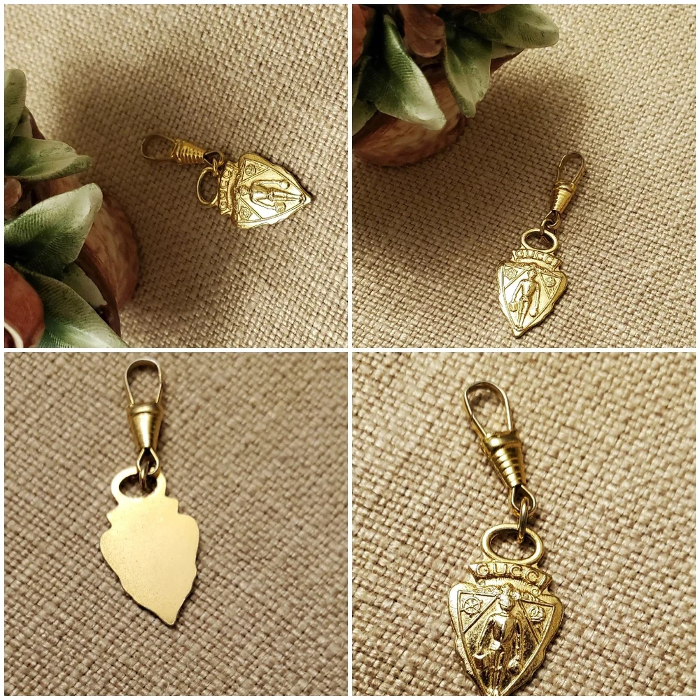 GUCCI VINTAGE GOLD TONE SOLDIER KNIGHT ZIPPER PULL TAB BAG HANG TAG CHAR…